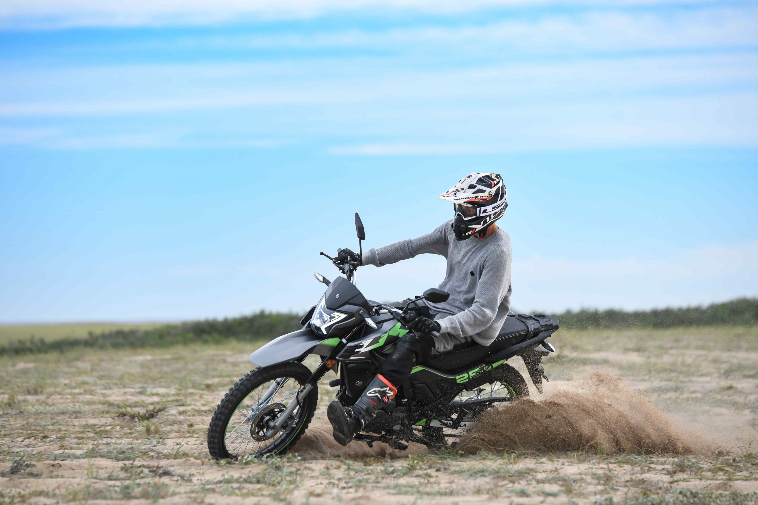 Zanella lanza en Argentina su renovada línea ZR