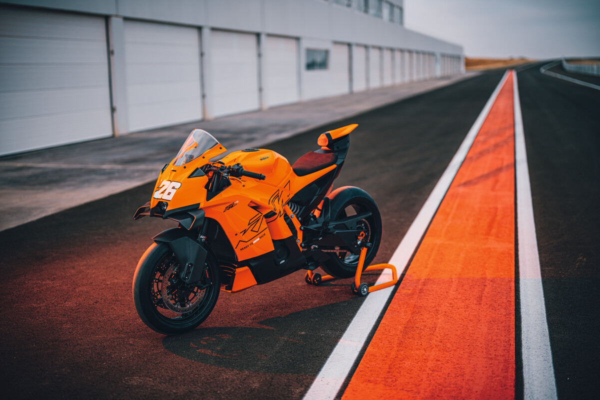 KTM 990 RC R 2026: 130 cv de pura potencia pistera