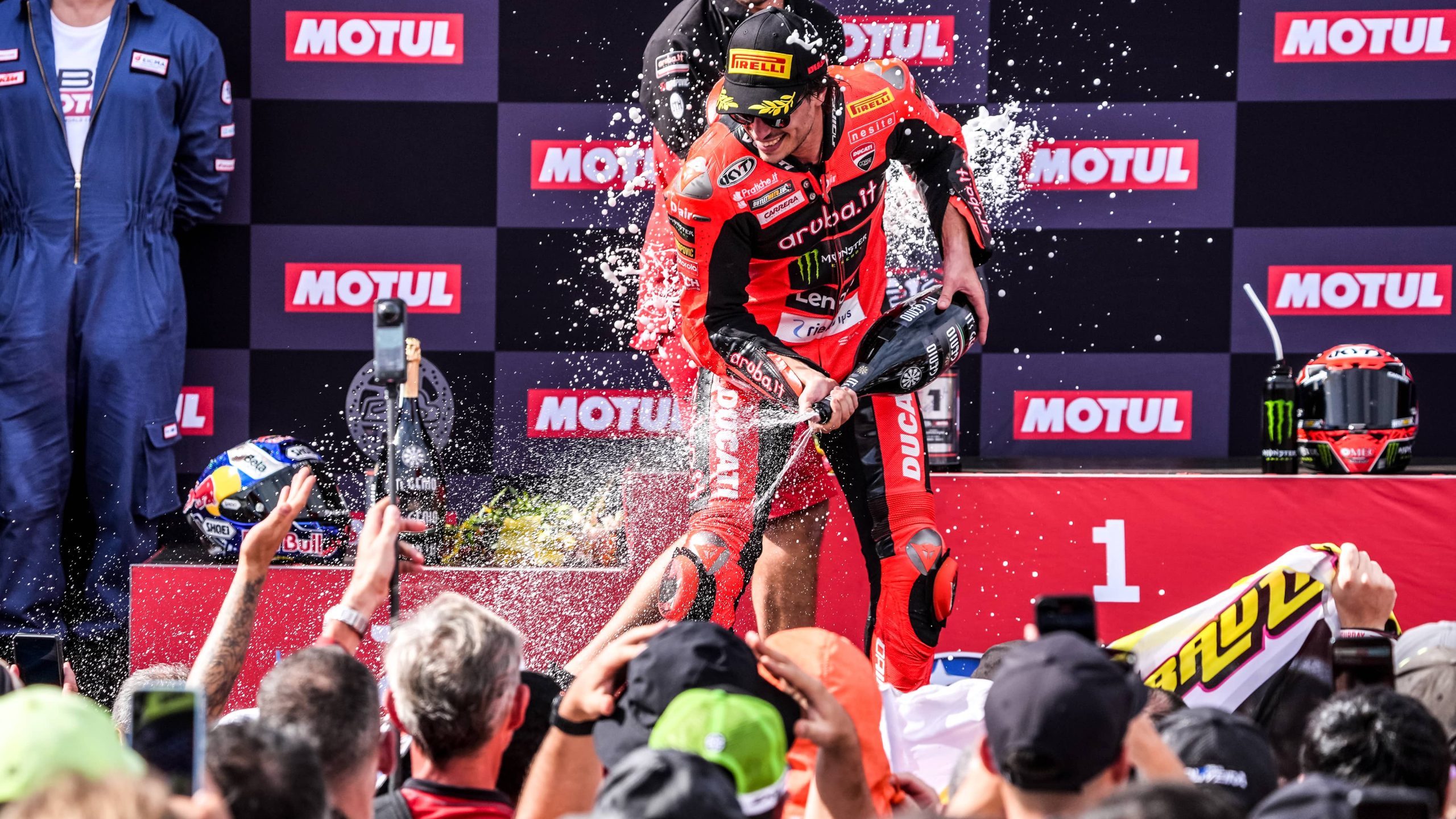 WSBK Estoril 2025: Nicolo Bulega impide la consagración de Toprak