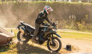 CFMoto presentó la 800MT-X en el Travel Fest 2025