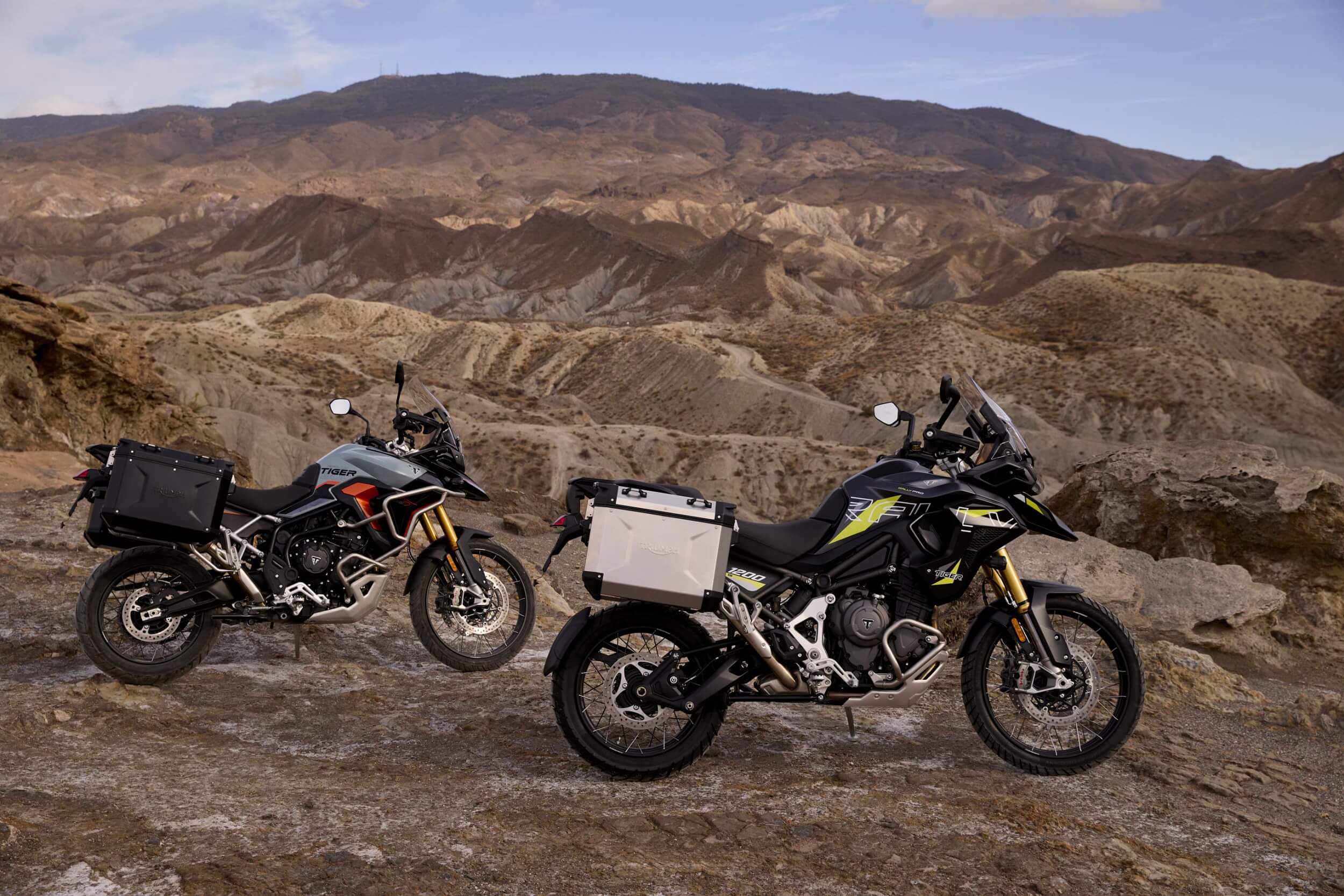 Triumph Tiger 900 irrumpe con nuevas ediciones especiales Alpine y Desert