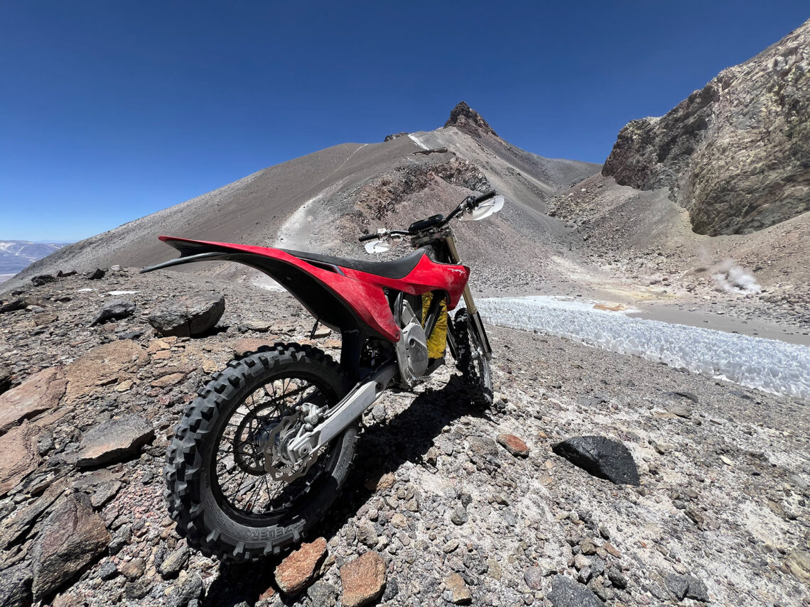 La moto eléctrica Stark Varg rompe el récord mundial de altura