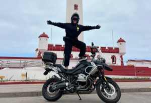 Alejandra Álvarez: la primera mujer instructora de moto en Chile