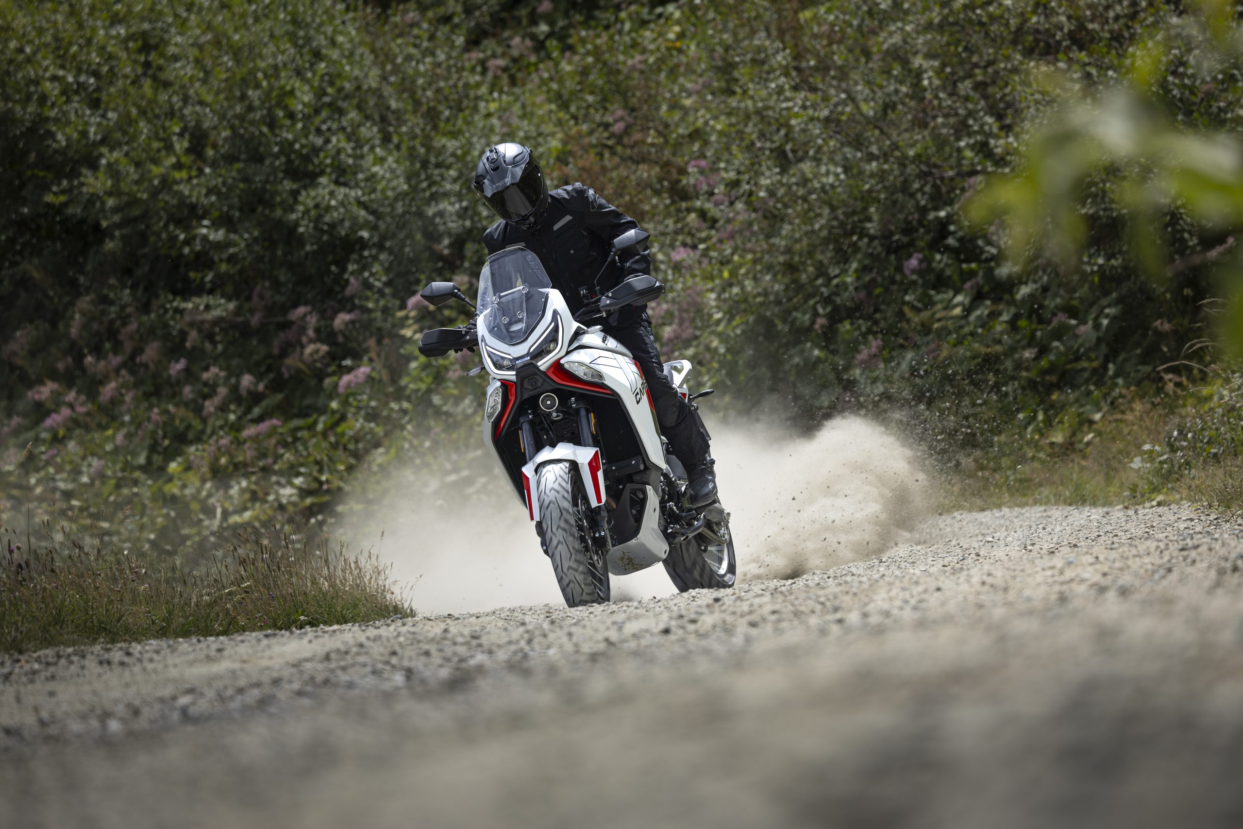 Moto Morini X Cape 1200 (1) acción