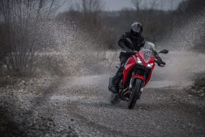 Moto Morini X Cape 700 (1) acción