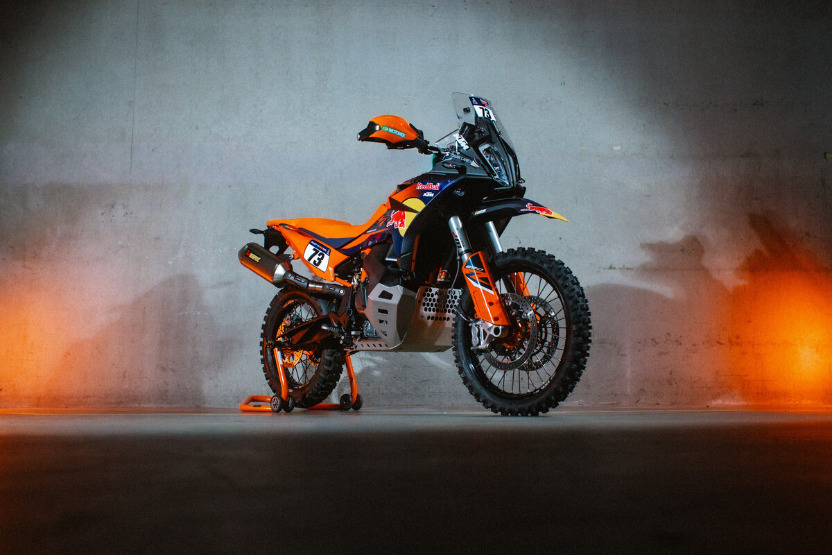KTM 890 Adventure R Rally 2026: de las dunas a tu garaje