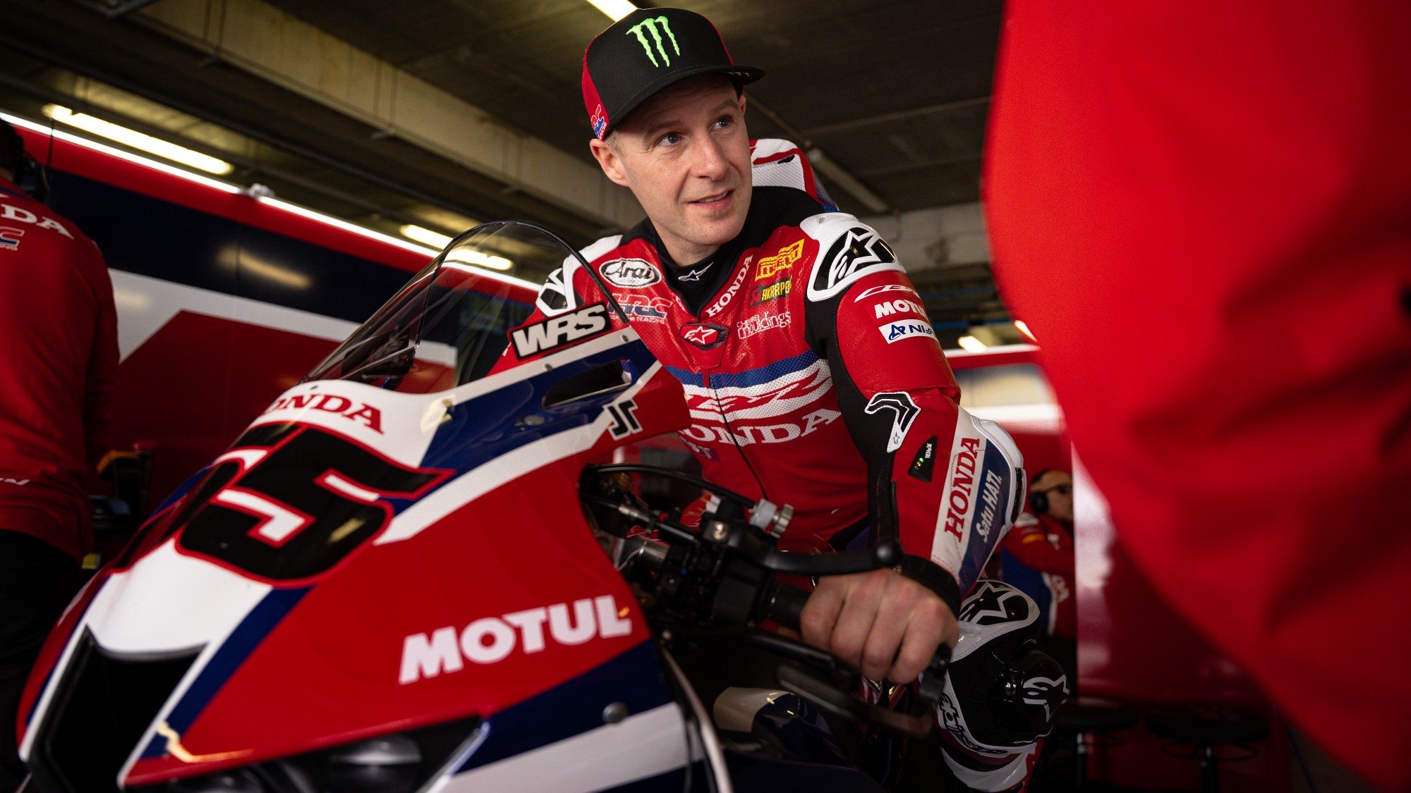 Jonathan Rea vuelve a pilotar una superbike