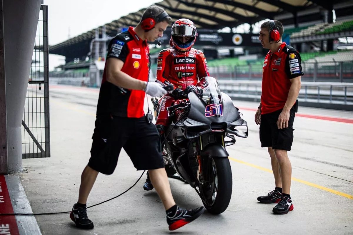 La Ducati Desmosedici GP27 ya en pista