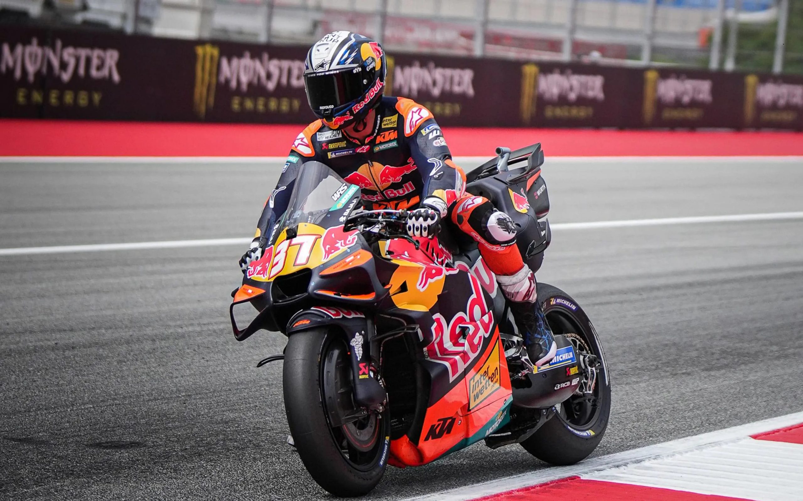 Pedro Acosta finaliza adelante en el viernes de MotoGP en Montmeló