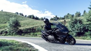 Unas patentes registradas revelan que Yamaha estaría trabajando en un Control de Crucero Adaptativo con reducción de marchas automática.