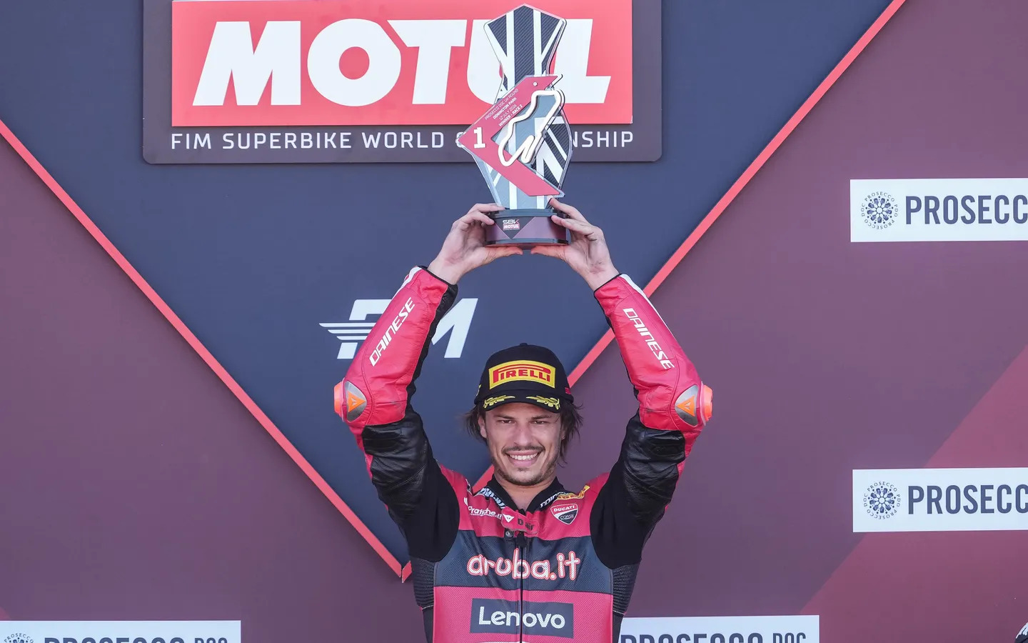 WSBK Donington 2026: la primera victoria de Lecuona, Bulega se regodea y Ducati es campeón de constructores
